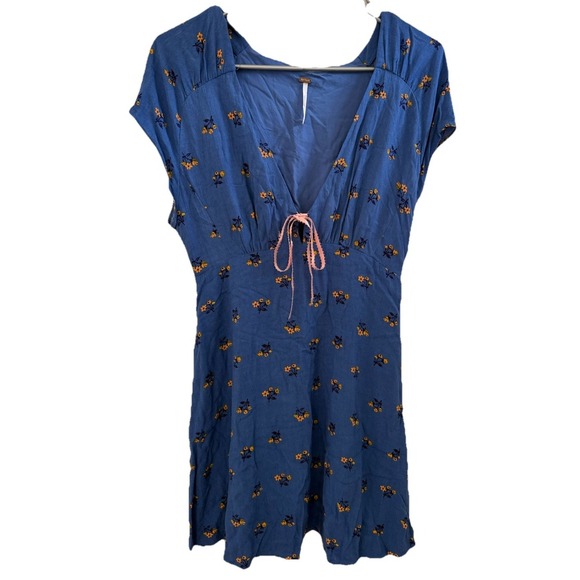 Free People Dresses & Skirts - FREE PEOPLE Everyone's Favorite Mini Dress Blue Floral Feminine Boho M With Tote